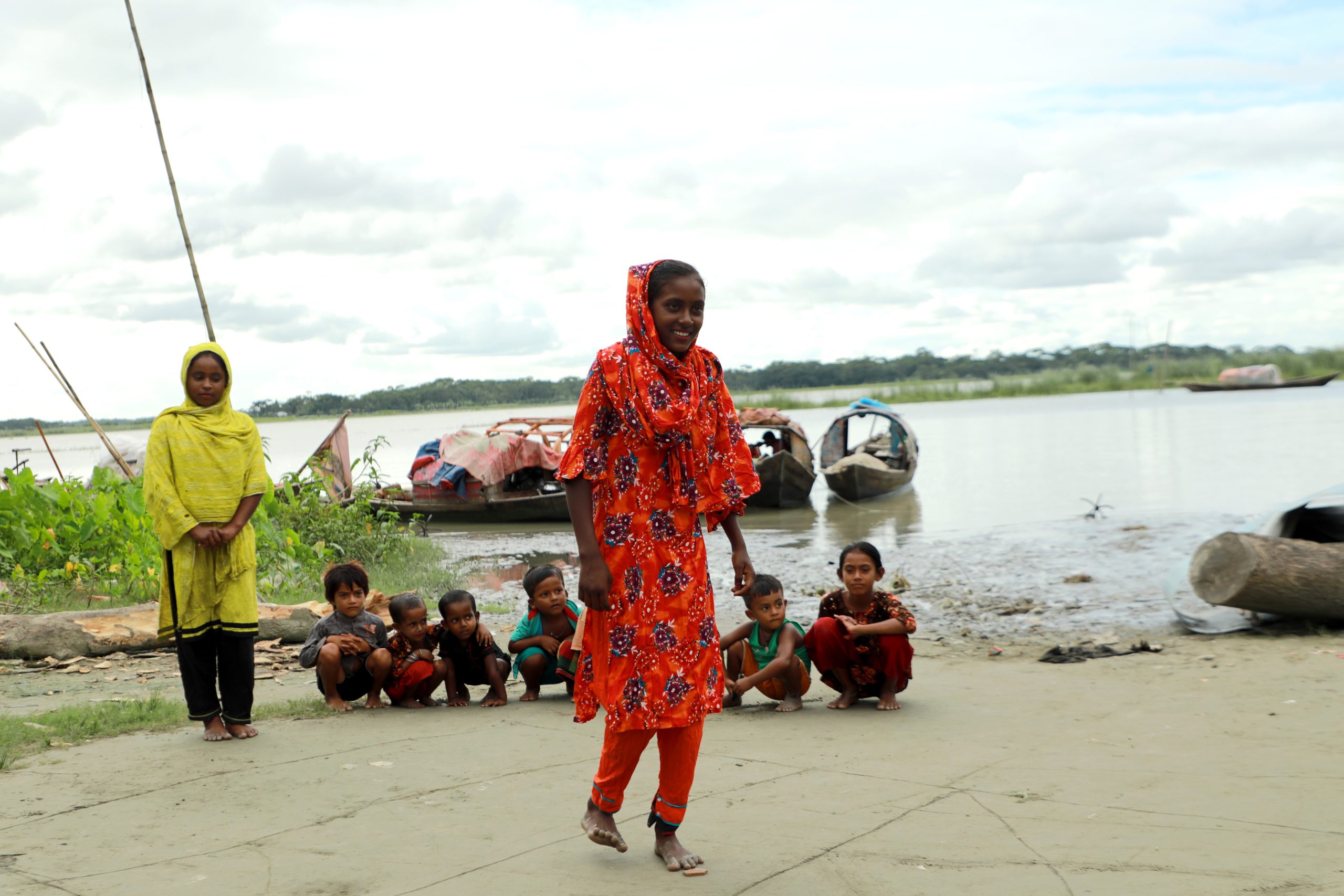 নৌকায় যে যাযাবর জীবন prokritibarta