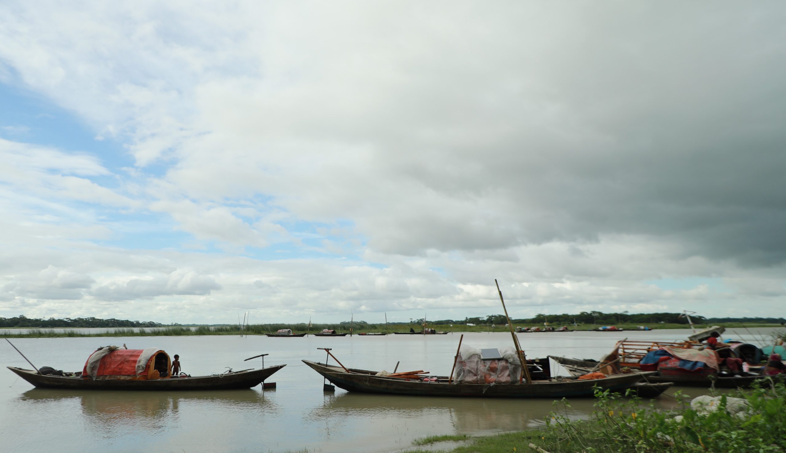 নৌকায় যে যাযাবর জীবন prokritibarta