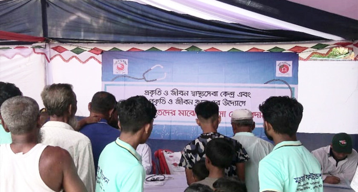 ফেনীতে প্রকৃতি ও জীবন স্বাস্থ্যসেবা কেন্দ্রের বিনামূল্যে চিকিৎসা সেবা প্রদান prokritibarta