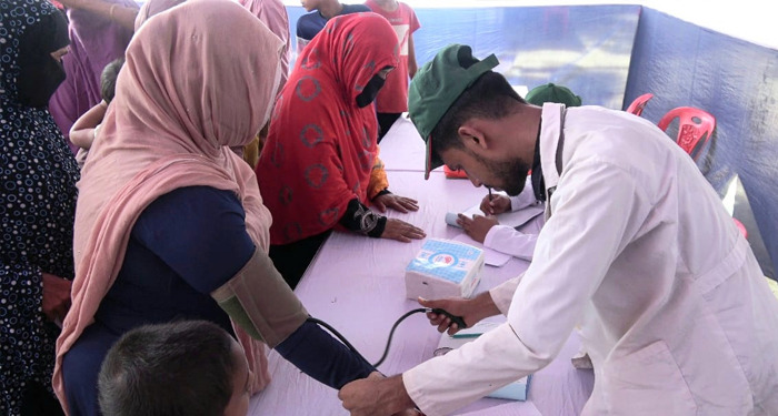 ফেনীতে প্রকৃতি ও জীবন স্বাস্থ্যসেবা কেন্দ্রের বিনামূল্যে চিকিৎসা সেবা প্রদান prokritibarta