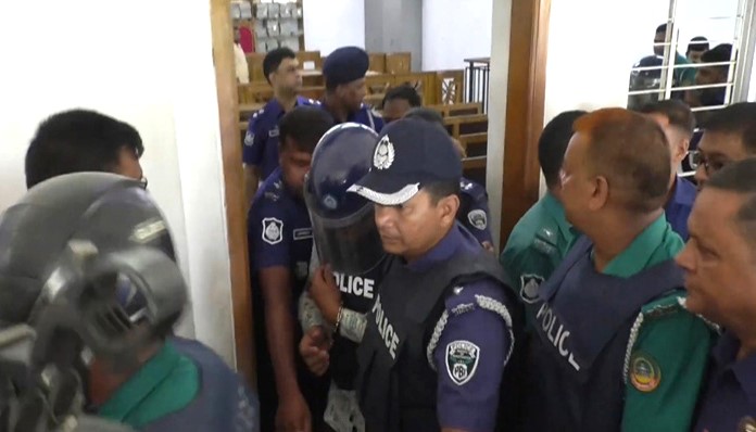 আবু সাঈদ হত্যা মামলায় চার দিনের রিমান্ডে ২ পুলিশ সদস্য prokritibarta