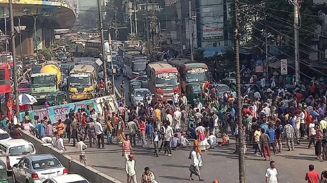 রাজধানীর বিভিন্ন সড়কে ব্যাটারিচালিত রিকশাচালকদের অবরোধ prokritibarta