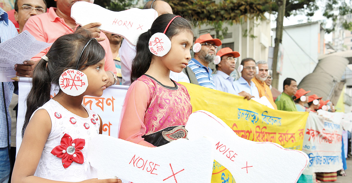 শব্দদূষণ নিয়ন্ত্রণ আইন বাস্তবায়ন না হওয়ায় বাড়ছে স্বাস্থ্যঝুঁকি prokritibarta