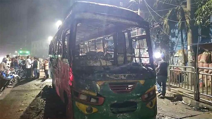 ময়মনসিংহে বাসে আগুন, দগ্ধ হয়ে চালকের মৃত্যু prokritibarta